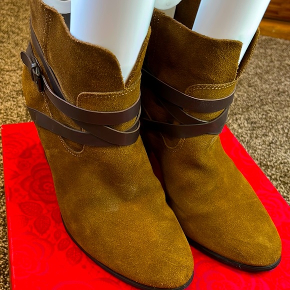 Carlos Santana Miles Strappy brown suede stacked heel bootie - Picture 2 of 10